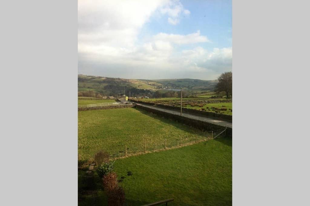 Stones Cottage Farm: Rural Retreat with Gaming Barn and EV Charging Oxenhope Exterior photo