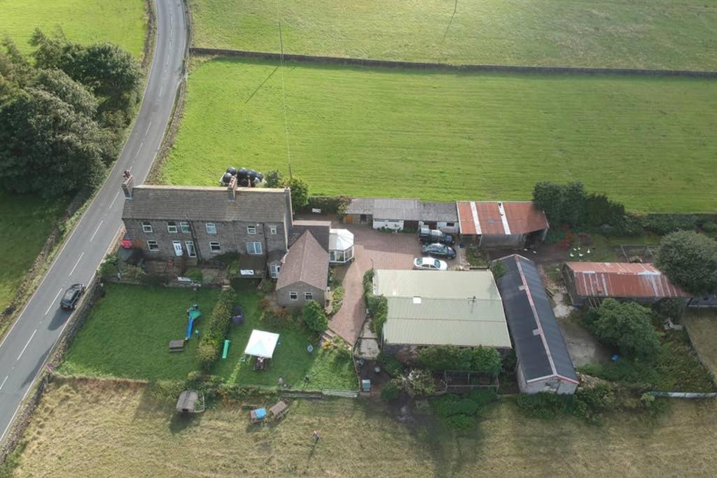 Stones Cottage Farm: Rural Retreat with Gaming Barn and EV Charging Oxenhope Exterior photo