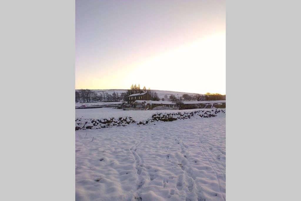 Stones Cottage Farm: Rural Retreat with Gaming Barn and EV Charging Oxenhope Exterior photo