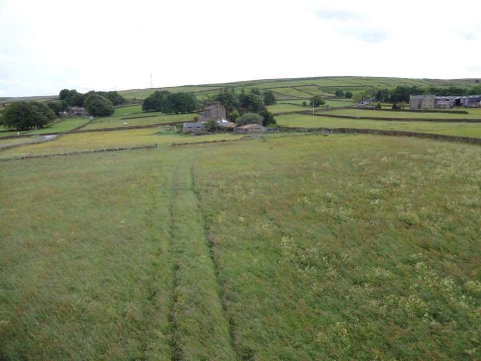 Stones Cottage Farm: Rural Retreat with Gaming Barn and EV Charging Oxenhope Exterior photo